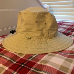 Cute bucket hat vintage cream colored